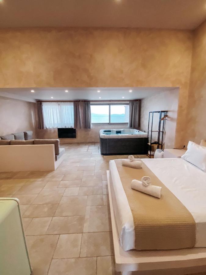 Mani Luxury Suites And Studios In Gytheio With Private Pools Luaran gambar