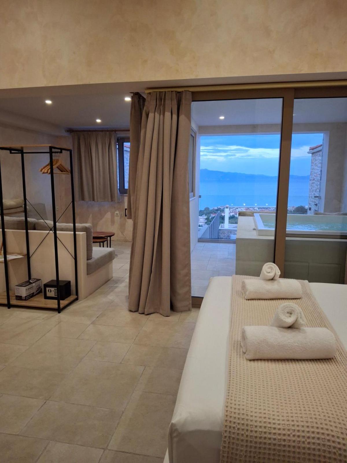 Mani Luxury Suites And Studios In Gytheio With Private Pools Luaran gambar
